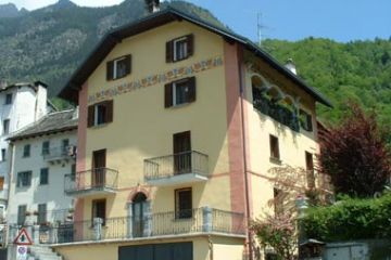 Centro del Paese - Case Caratteristiche